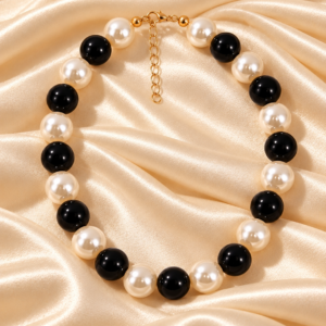 Collar chicle con perlas marinas Negro