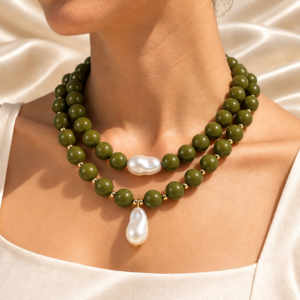 Collar Chicle con perlas verde olivo
