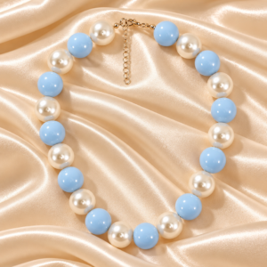 Collar chicle con perlas marinas azul claro