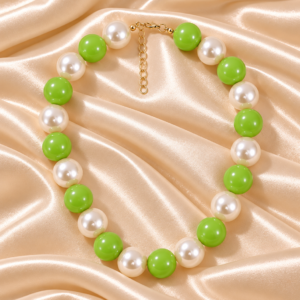 Collar chicle con perlas marinas Pasto Verde